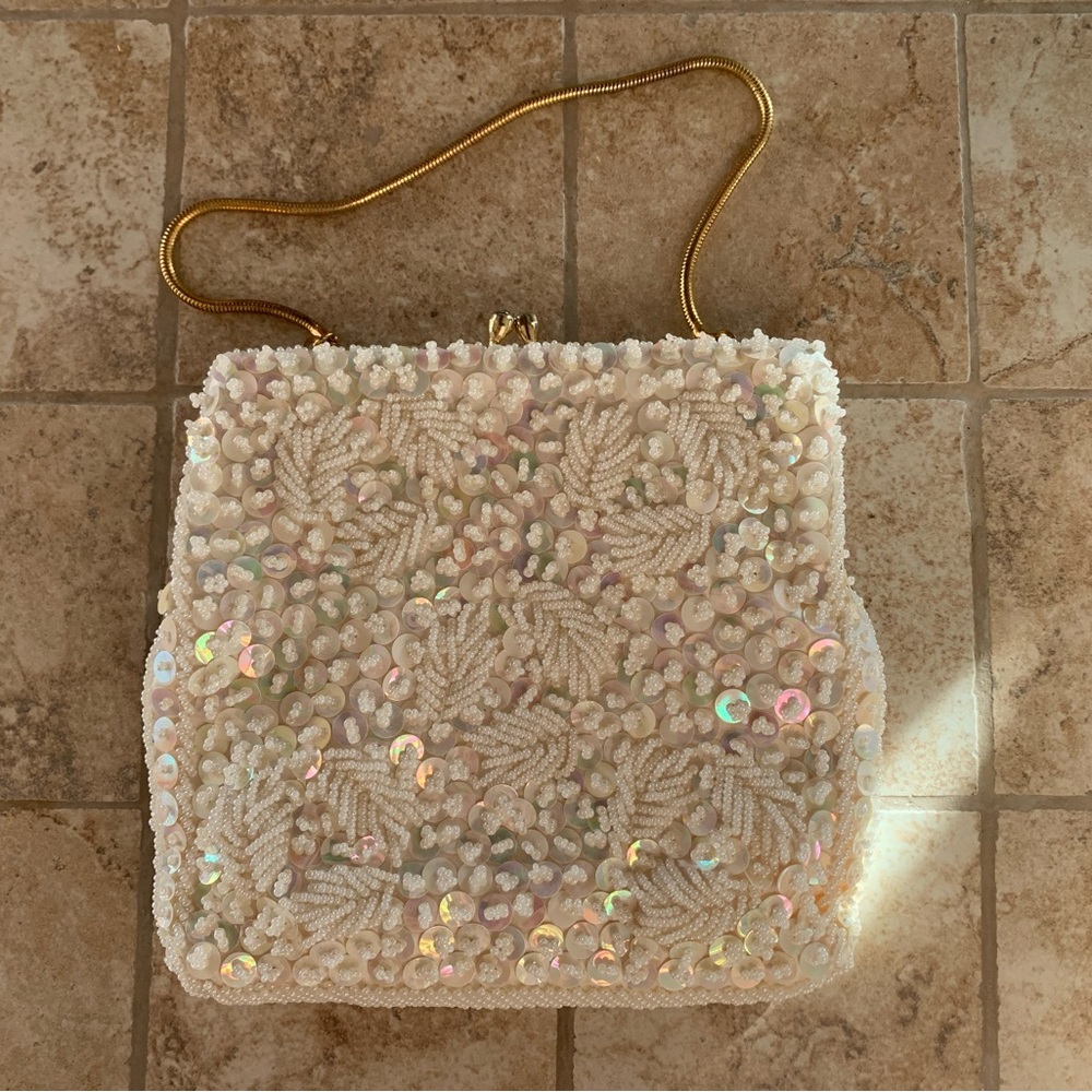 Beaded kisslock bag